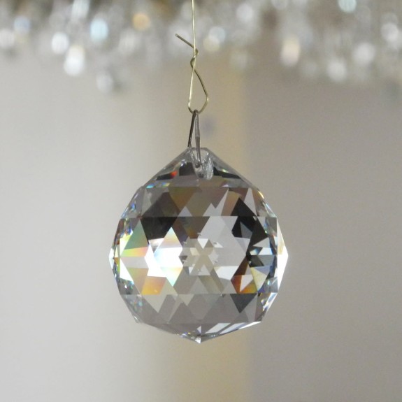 krysztalowa-kula-40mm-krysztaly.jpg